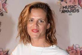 Laure manaudou dévale des gradins et se précipite sur son petit frère à peine sorti du bassin, une émouvante accolade qui constitue une des plus belles images de ces jeux ! Laure Manaudou Maman La Nageuse A Accouche D Un Petit Garcon Dans Des Conditions Tres Particulieres