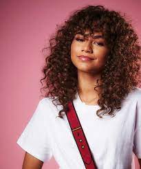 Pin By Ego On Zendya Coleman Curly Hair Styles Curly Hair With Bangs Zendaya Style