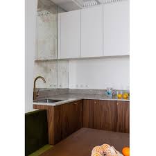 Johanne Le Griffon On Instagram Projet Bridaine La Cuisine En Noyer Et Quartz Robinetterie Bronze Neverubinetterie En 2020 Cuisine En Noyer Miroir Pique Cuisine