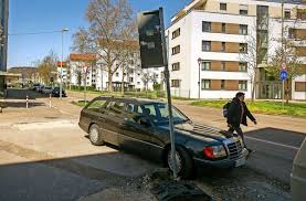 Soll es nur in einem bestimmten bereich eines gehwegs gelten, sind entsprechende pfeile auf dem schild. Parken In Esslingen Kampf Um Den Gehweg Konzept Gegen Falschparker Esslingen Esslinger Zeitung