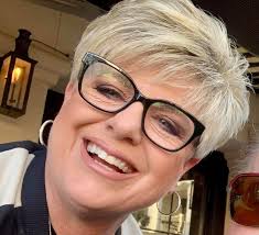 Lynn Butterfield's Instagram, Twitter & Facebook