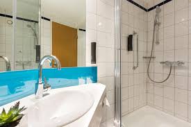 Features include free wifi in public areas, plus a bar and dry cleaning service. Holiday Inn Express Frankfurt Airport Parkandfly De