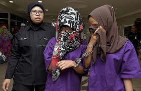 Pok ya masih tidak dapat melupakan siti, isterinya yang telah lari. Remaja Dipercayai Aib Pok Ya Cong Codei Direman Utusan Borneo Online