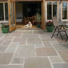 New Patio Paving Ideas Uk Bw033w Https Sanantoniohomeinspector Biz New Patio Paving Ideas Uk Bw033w Patioideas Patio Slabs Garden Paving Outdoor Paving