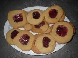 Biscuits A La Confiture Recettes Du Quebec Food Desserts Yummy Food