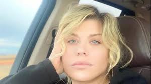 Maybe you would like to learn more about one of these? Loredana Groza AratÄƒ Incredibil NemachiatÄƒ La 50 De Ani Foto B1tv Ro