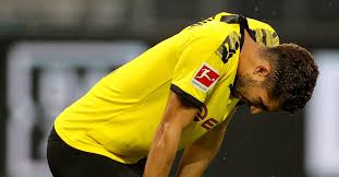 L'international marocain achraf hakimi est toujours dans le viseur du bayern munich qui ne s'est pas laissé décourager par le choix opéré par le joueur en optant pour l'inter milan l'été dernier. Report Bayern Munich Backs Off Defensively Deficient Achraf Hakimi Bavarian Football Works