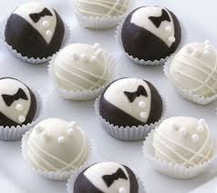 Braut Und Brautigam Cake Balls Torte Hochzeit Hochzeitsdesserts Cake Pops Hochzeit