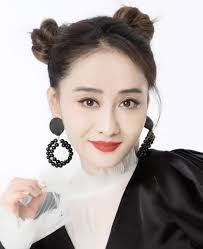 Vivian Chen's Instagram, Twitter & Facebook