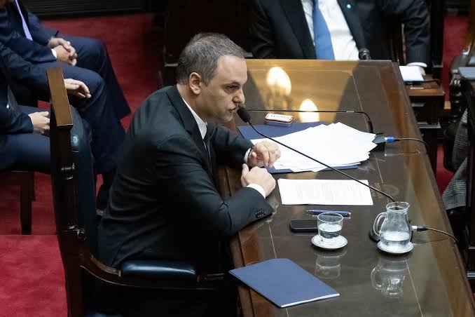 El vocero que ya no puede hablar: Milei blinda a Adorni pese a la presión  política y judicial - Infobae