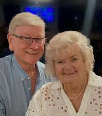 Can someone help create a Christmas post with photos in Santa baubles?