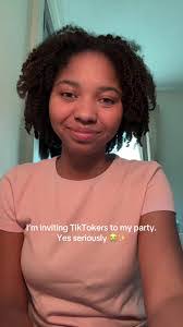 Eden Barton's Instagram, Twitter & Facebook