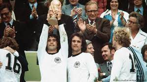 Hij had toen 477 doelpunten gescoord in 490 wedstrijden. Germany 1974 World Cup Hero Gerd Muller Dies Age 75 News Dw 15 08 2021