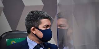 A infectologista trabalhou na função. P22retr Atx53m