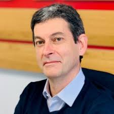 J'ai le plaisir de vous annoncer que j'occupe désormais le poste de  Comptable général chez Breizh Café.