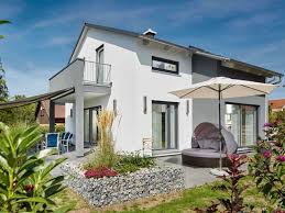 Die geschäftsleitung und jeder unserer mitarbeiter stehen mit vollem einsatz hinter jedem unserer projekte. Landhaus Satteldach 1433 Luxhaus Haus Satteldach Style At Home