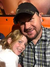 Can I remove one of the top rails of the pool while it's full?