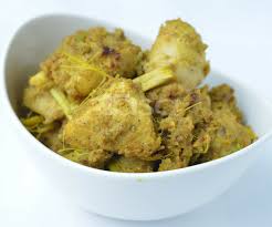 Satu lagi kalau saya, mesti ada daun kunyit. Resipi Rendang Ayam Negeri Sembilan Pedas Sangat Sedap