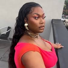 Phoebe Stephens's Instagram, Twitter & Facebook