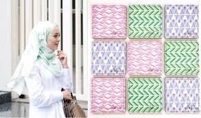 Perbisnis muda dan cantik ini juga selalu memperhatikan penampilannya ketika hadir di suatu acara. Vivy Yusof S New Kuih Inspired Duck Scarves Are Fabulous Traditionally Trippy Lipstiq Com