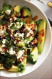Avocadosalat Feldsalat Rucola Feta Frische Minze Avocadosalat Feldsalat Feta Frische Minze Rucola Recettes De Cuisine Salade D Avocat Cuisine