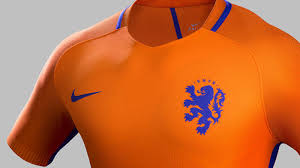 Nederlands elftal geschiedenis • het nederlands voetbalelftal is een team van mannelijke we have 69 free logo nederlands elftal vector logos, logo templates and icons. Klassiek Oranje En Nassaublauw In Nieuw Tricot Nederlands Elftal Nos