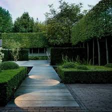 Hardscaping 101 Pathway Lighting Gardenista Modern Landscape Lighting Outdoor Landscape Lighting Walkway Lighting