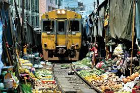 Perencanaan struktur jalan rel kereta api tercantum pada peraturan mentri no. Maeklong Railway Market Thailand Pasar Paling Bahaya Di Dunia Libur