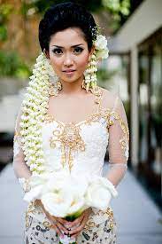 Gold Accessories Junebug Weddings Photo Gallery Indonesian Wedding Wedding Beauty Bride