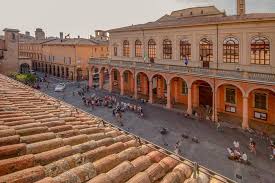 Zoover hält darüber hinaus auch noch viele weitere nützliche informationen und funktionen zur. Bologna Sehenswuerdigkeiten Tipps Piazza Verdi Universitaet Ambiente Mediterran