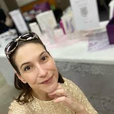 Younique by Sara Drost (@therealstarrats22) • Instagram photos and videos