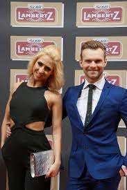 Jungs frisuren 2019 kinder kurz frisuren f d nes haar jungs frisuren 2020 kurz jungen frisuren blond kurz frisuren damen kathrin menzinger frisur kleinkind frisur jungs frisuren kinder. Datei 2016 02 01 Kathrin Menzinger Vadim Garbuzov Jpg Wikipedia