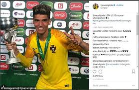 500 mil €* 10/10/1999 en faro, portugal. Domingos Quina Joao Virginia And Ruben Vinagre Celebrate Portugal S U19 Euro Win Express Digest
