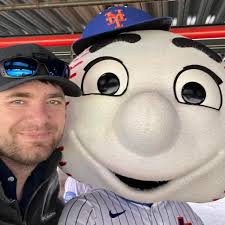 MLB or MiLB team employees in the group?