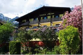 Das gästehaus marillac ist in der tiroler landeshauptstadt innsbruck, in der nähe des inn ansässig. Cafe Pension Alpina In Innsbruck Osterreich Hotels Und Ferienwohnungen Online Buchen