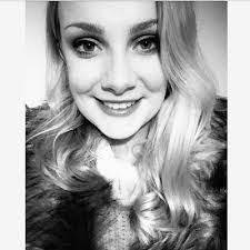 Lisa Michalowski's Instagram, Twitter & Facebook