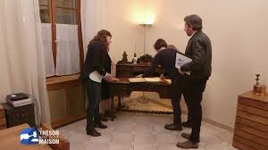 Dès ce lundi 3 août, un trésor dans votre maison est remplacé en acces. Un Tresor Dans Votre Maison En Replay Revoir Toutes Les Emissions De Un Tresor Dans Votre Maison En Replay