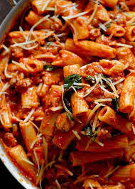 In a casserole dish, put in pasta, then pour meat/sauce mix over top. Easy Vodka Sauce Pasta What S In The Pan