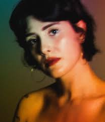 Today, I got to work with @eriblue for the first time, and I tried out some  new filters from @fuzzedglass. We started outside with natural light, and I  played around by spinning