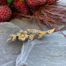 9ct gold brooch