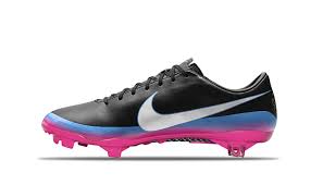 Enviamos desde a ilha da madeira, local onde nasceu cristiano ronaldo e onde se encontra o museu cr7 para a europa, para todos os seus fans que desejem obter uma peça símbolo do craque. A Look Back At Every Signature Cr7 Nike Mercurial Soccerbible