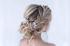 For this bun, you have to follow the step by step tutorials given in guides. 52 Fun And Easy Updos For Long Hair Lovehairstyles Com