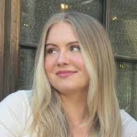 Alexandra Robertson's Instagram, Twitter & Facebook