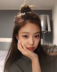 Black pink tetap berhasil membuktikan jika mereka masih memiliki kualitas yang baik dan bagus dan karya jika kalian masih ada yang belum melihat video klip lagu 'playing with fire' black pink. 16 Gaya Rambut Jennie Blackpink Buat Inspirasi Setiap Hari Sheblinks Blog Remaja Cewek