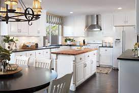 Light And Breezy Coastal Design Style On A Shoestring Kitchen Design Traditional Kitchen Design Coastal Kitchen