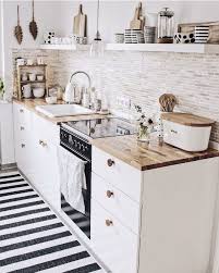 According to glass insert manufacturer bendheim, refacing your cabinets costs 80% less than totally replacing them. Diy Cabinets Kitchen Kitchendesign Interiordesign Cabinets Diy Interiorde Small Kitchen Design Apartment Small Apartment Kitchen Kitchen Design Small