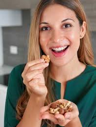 7 Amazing Flowers That Bloom at Night