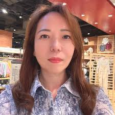 舊是漂亮古早窗花- 到目前為止，拗了三隻劍獅！ 一隻在台南神農街，一隻在同學家的和室，一隻跟著我跑分享會！  非常搞剛的作品，除了要有1:1的圖面之外，全靠自己硬拗的雙手，慢慢把線條做出來！沒有對窗花的熱誠，是很難出現這個作品的！