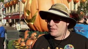 Man visits Disneyland for 1,000 consecutive days