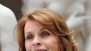 Senta berger wurde in wien, österreich, geboren. Senta Berger Seit 50 Jahren Ein Paar So Lernte Sie Ihren Mann Kennen News De